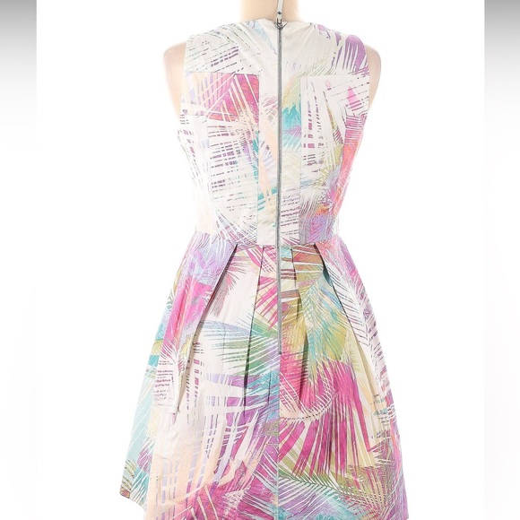 Beautiful Designer Kate Mullen Casual Dress in Size 8 - Picture 2 of 4